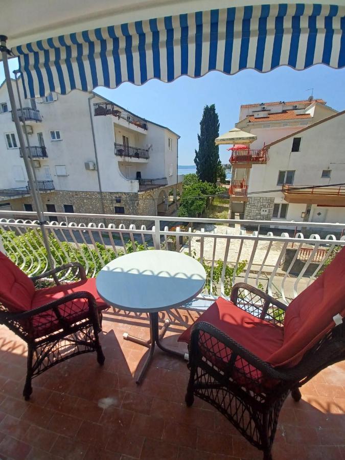 Apartment Bunjo'S Beach House Trogir Luaran gambar