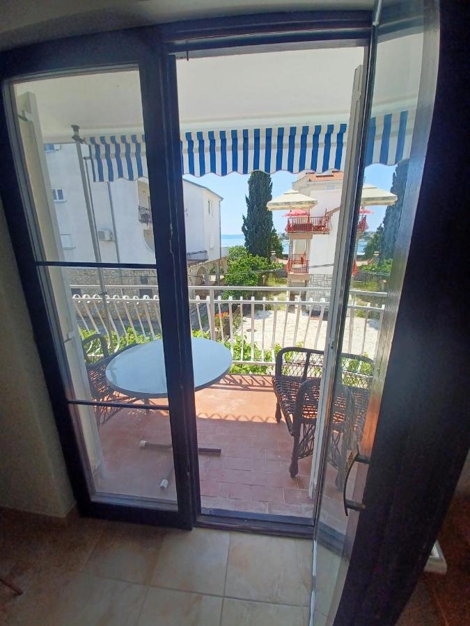 Apartment Bunjo'S Beach House Trogir Luaran gambar