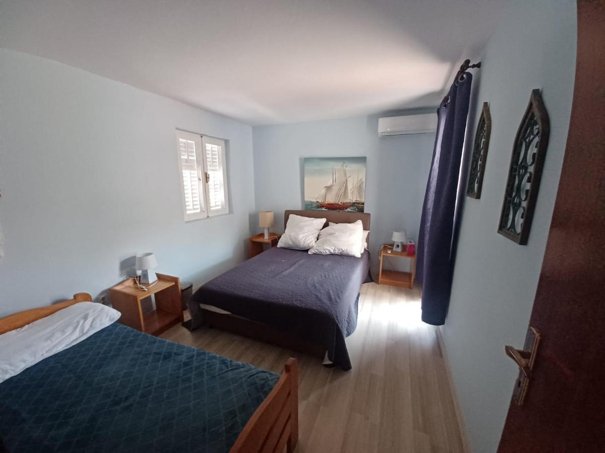 Apartment Bunjo'S Beach House Trogir Luaran gambar
